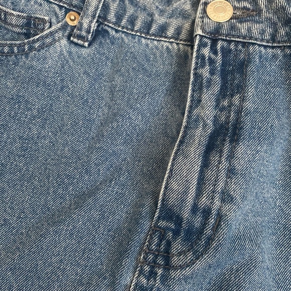 Forever 21 Classic Blue Denim Skirt - Picture 2 of 4